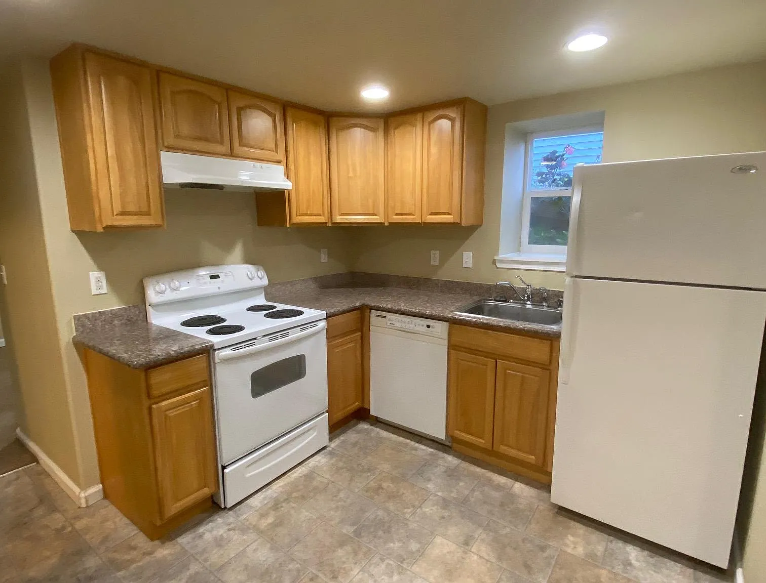 2 bed, 750 sqft, $1,985 — Photo 1