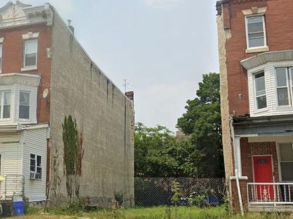 2nd image of 1835 W Erie Ave
