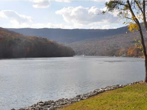 21926 River Canyon Rd, Chattanooga, TN 37405