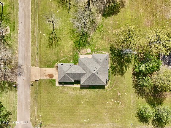 3rd image of 316 Ridge Park Dr