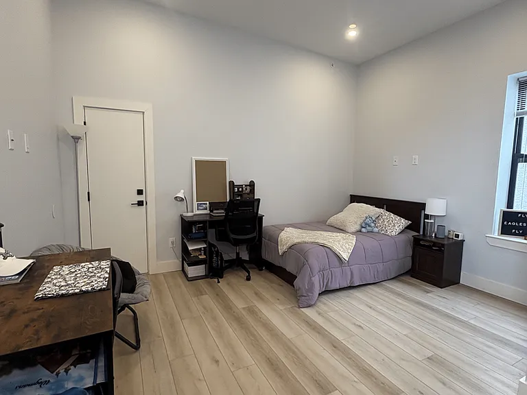 Serpentine Apartments: Newly Renovated in the Heart of Drexel — Photo 10