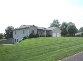 17770 Woods Dr, Boonville, MO 65233