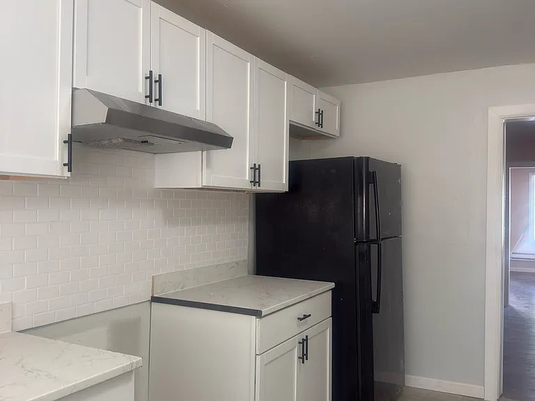 231 Pierce St — Photo 4