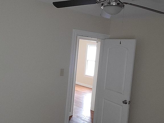 4th image of 4114 Christie St