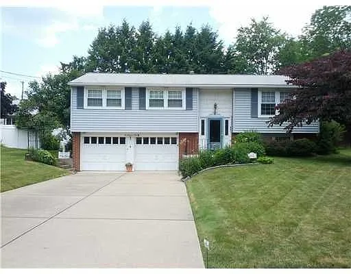 204 Kenney Dr photo 1