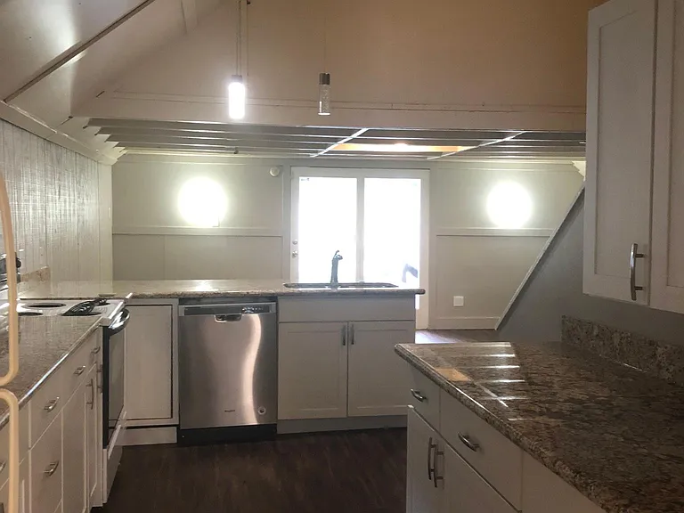 515 Crawford St — Photo 6