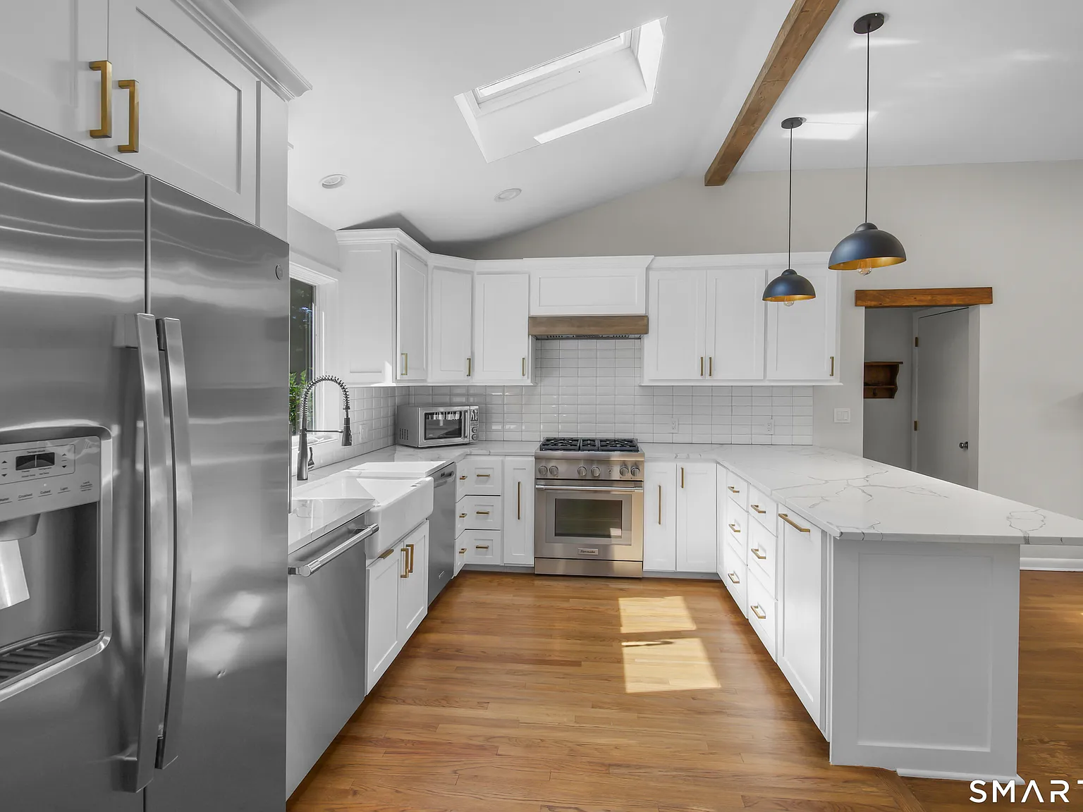4 bed, 2.5 bath, 2366 sqft, $11,000 — Photo 4