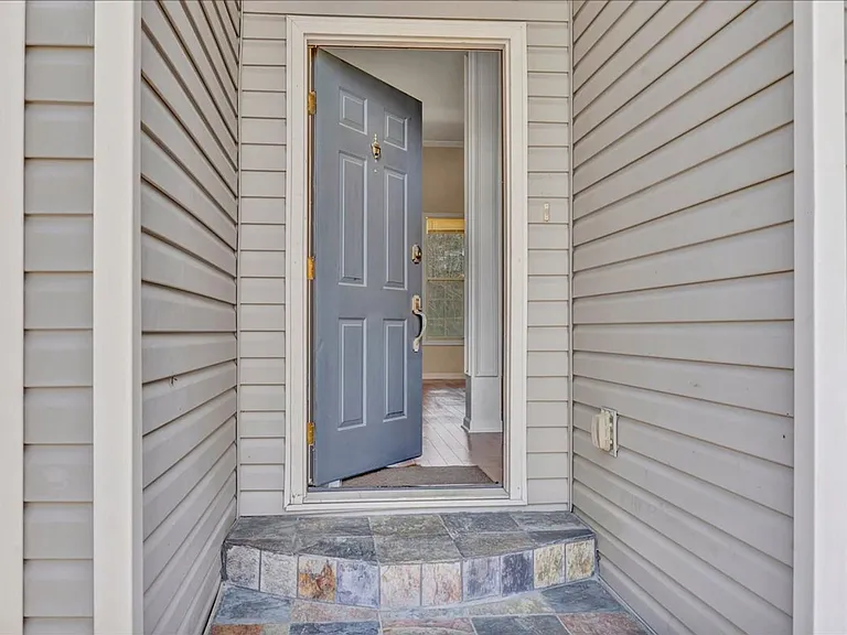 331 Amanda Dr — Photo 6