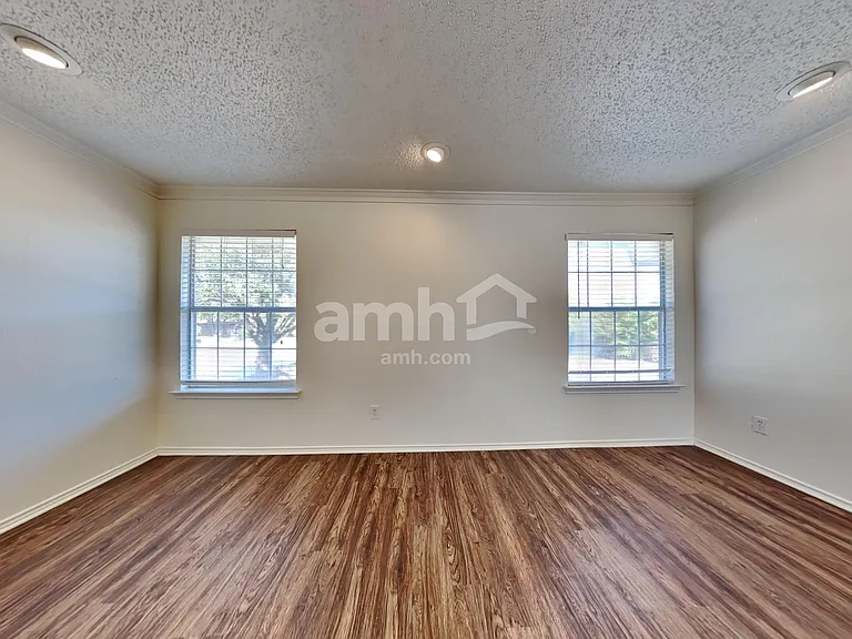 601 Ridgemont Dr — Photo 12