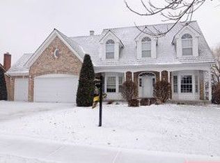 940 Saint Andrews Cir, Geneva, IL 60134