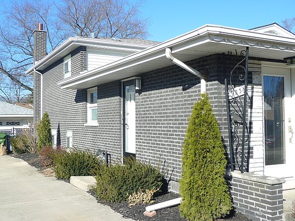 2nd image of 9236 Sproat Ave