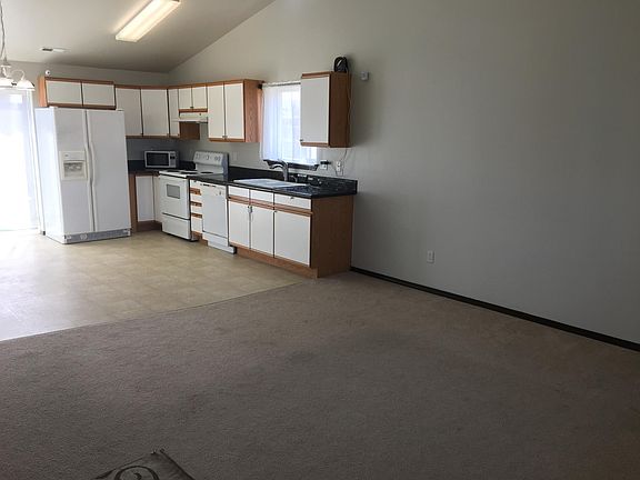 5th image of 717 Rockport St