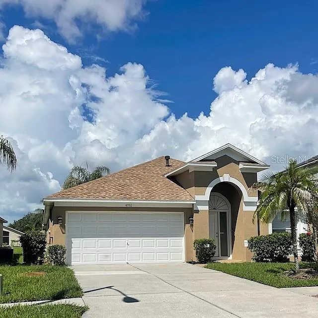 3 bed, 2.0 bath, 2024 sqft, $2,600 — Photo 3