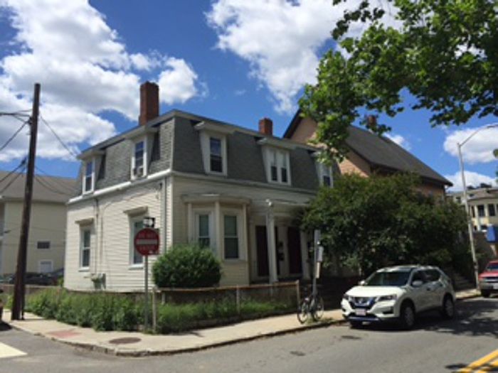 1st image of 401 Putnam Ave #1