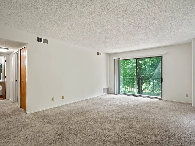Beacon Hill and Great Oaks Apartments — Photo 11