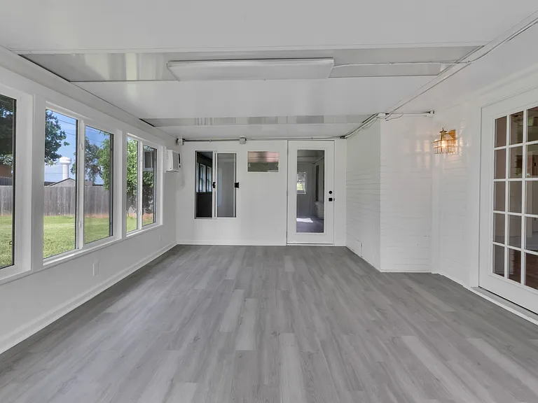2319 E Robinson St — Photo 36