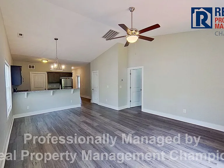 305 Cypress Ave — Photo 4