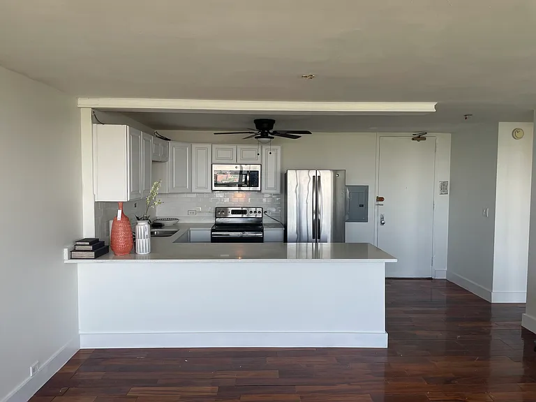 4800 S Lake Shore Dr #2403N — Photo 2