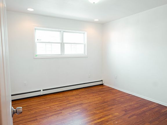 5th image of 168 Brookdale Ave Floor 1