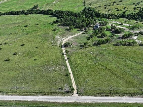 3rd image of 2365 Hackberry Road