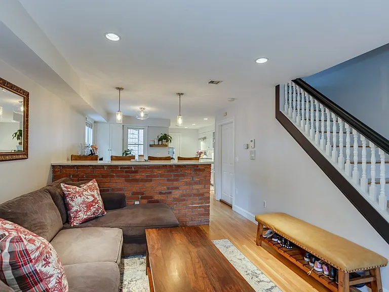 214 W 7th St #2L — Photo 43
