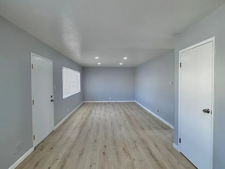 3806 39th Ave — Photo 10