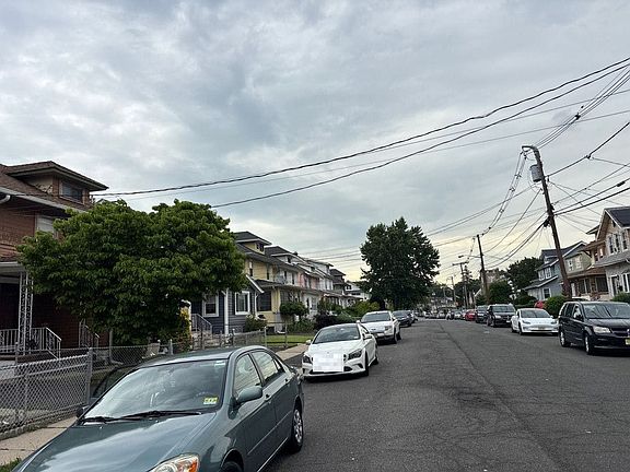 5th image of 129 Coe Ave