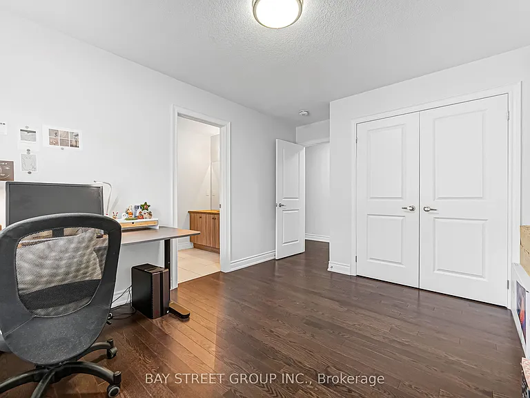60 Mohandas Dr — Photo 37