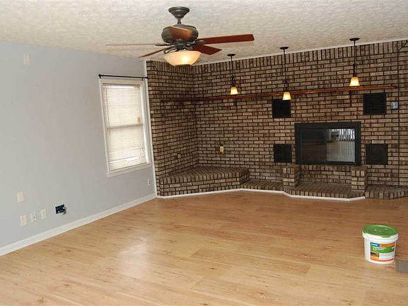 5th image of 3853 Heather Ln