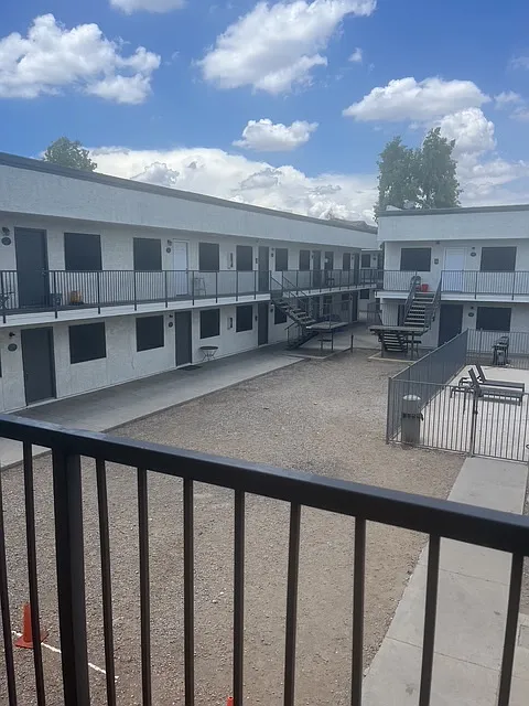 2 bed, 836 sqft, $1,000 — Photo 1