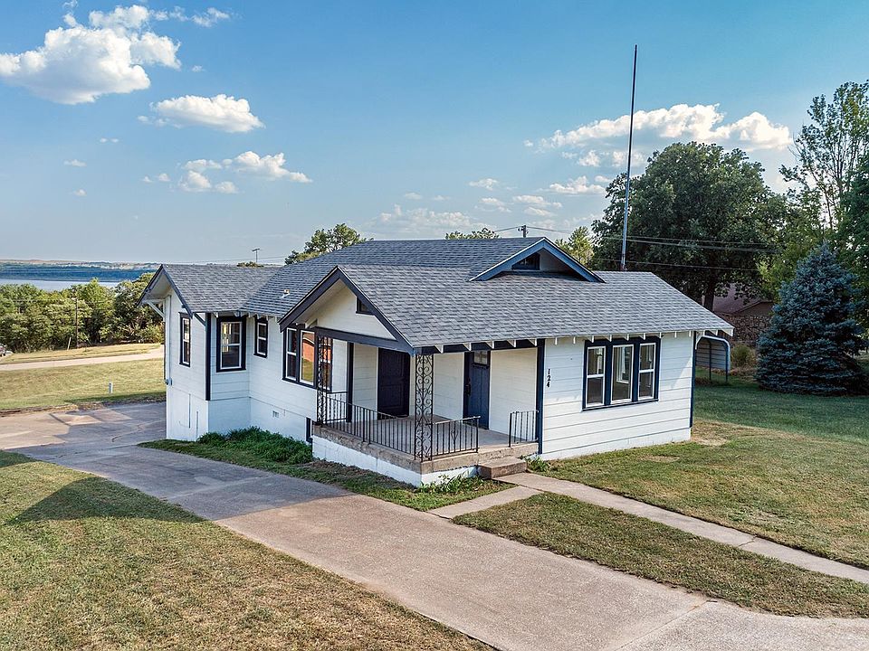 1st image of 124 Spruce Dr