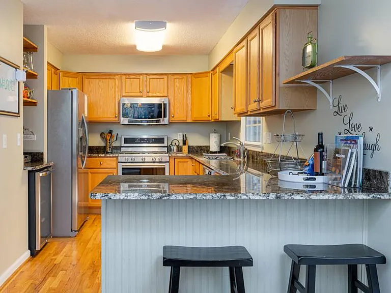 304 Main St — Photo 13