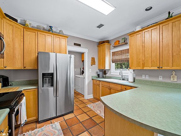 5th image of 2039 Twin Pines Cir