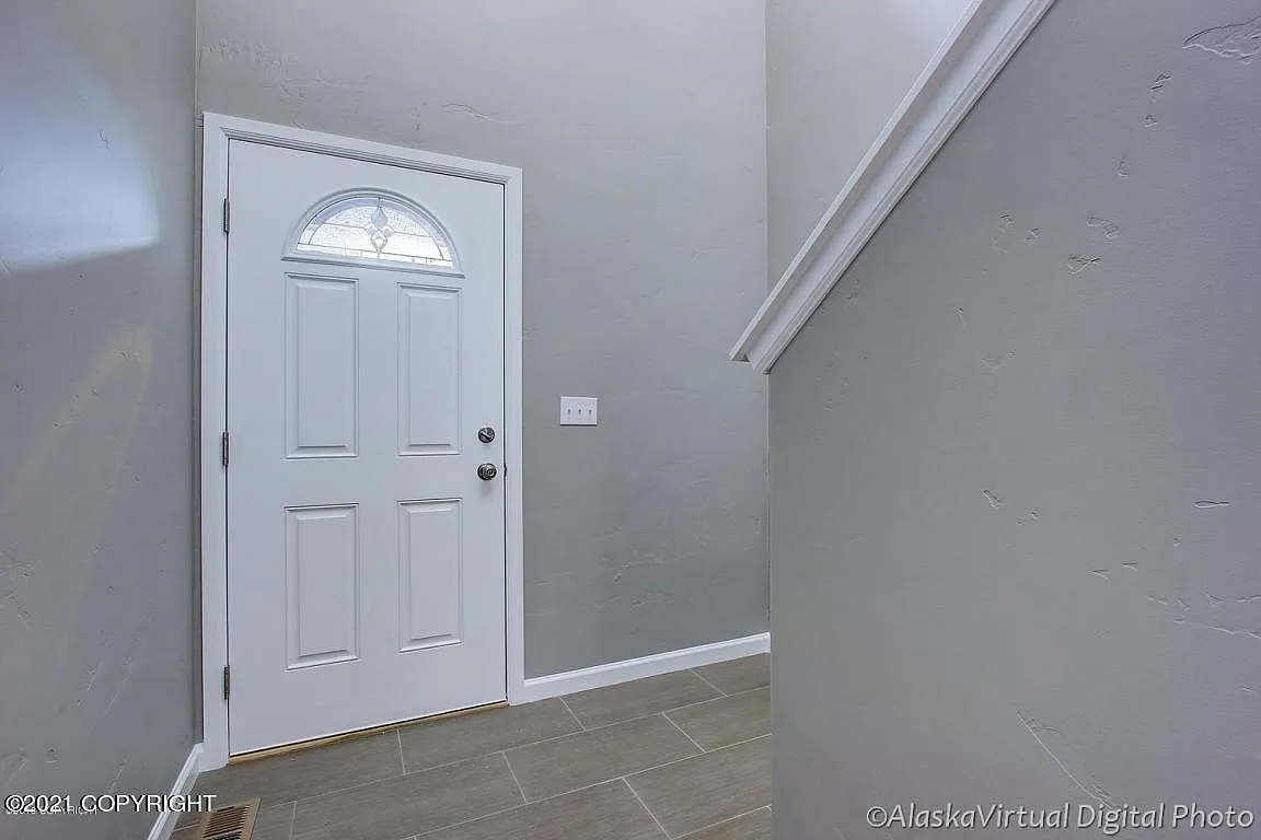 3 bed, 2.5 bath, 1665 sqft, $2,200 — Photo 2