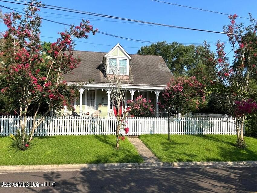 1st image of 204 Arlington Ave