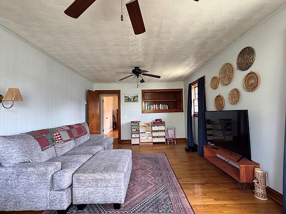 5th image of 360 Harman St