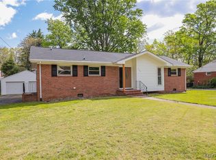 105 Homestead Dr, Colonial Heights, VA 23834