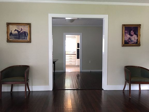 4th image of 613 Fahrenthold St