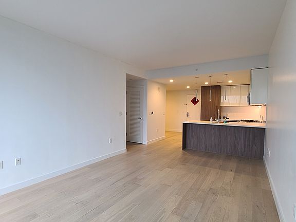 5th image of 13101 40th Rd APT 9R