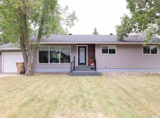 34 Elmwood PLACE, Regina, SK S4S 5M3