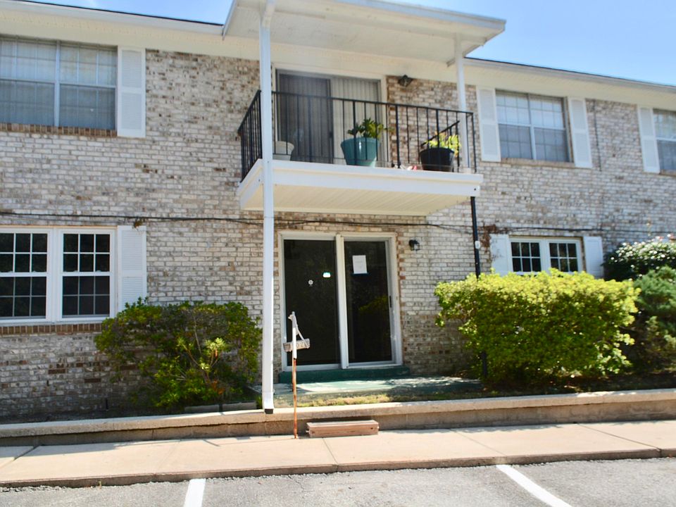 1st image of 102 Country Club Dr #102
