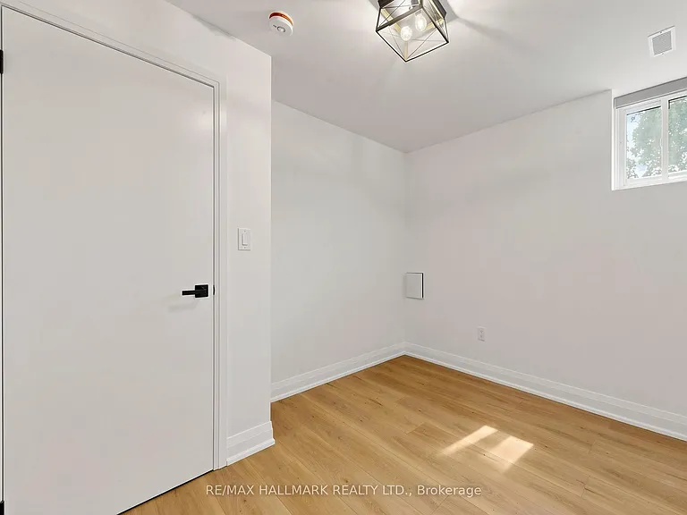 2205 Victoria Park Ave #BASEMENT — Photo 14