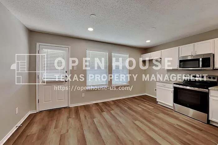 124 Stanford Dr — Photo 5