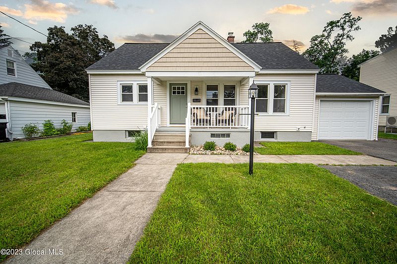 3rd image of 2044 Chepstow Road