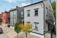 E 9th St-S0710-005.jpg