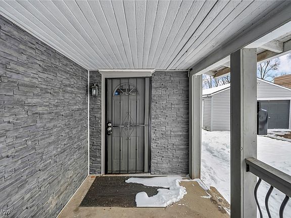 5th image of 1140 W 5th St