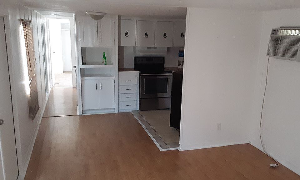 spacious 1 bedroom unit