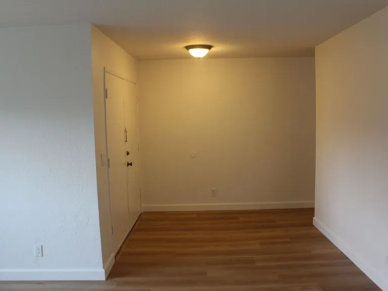 331 Rebecca Ave — Photo 6