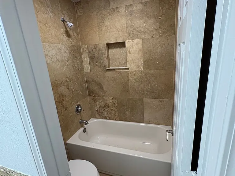 901 Park Ln — Photo 5
