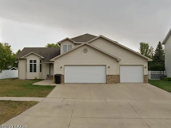 607 Mighty Acres Dr, Grand Forks, ND 58201